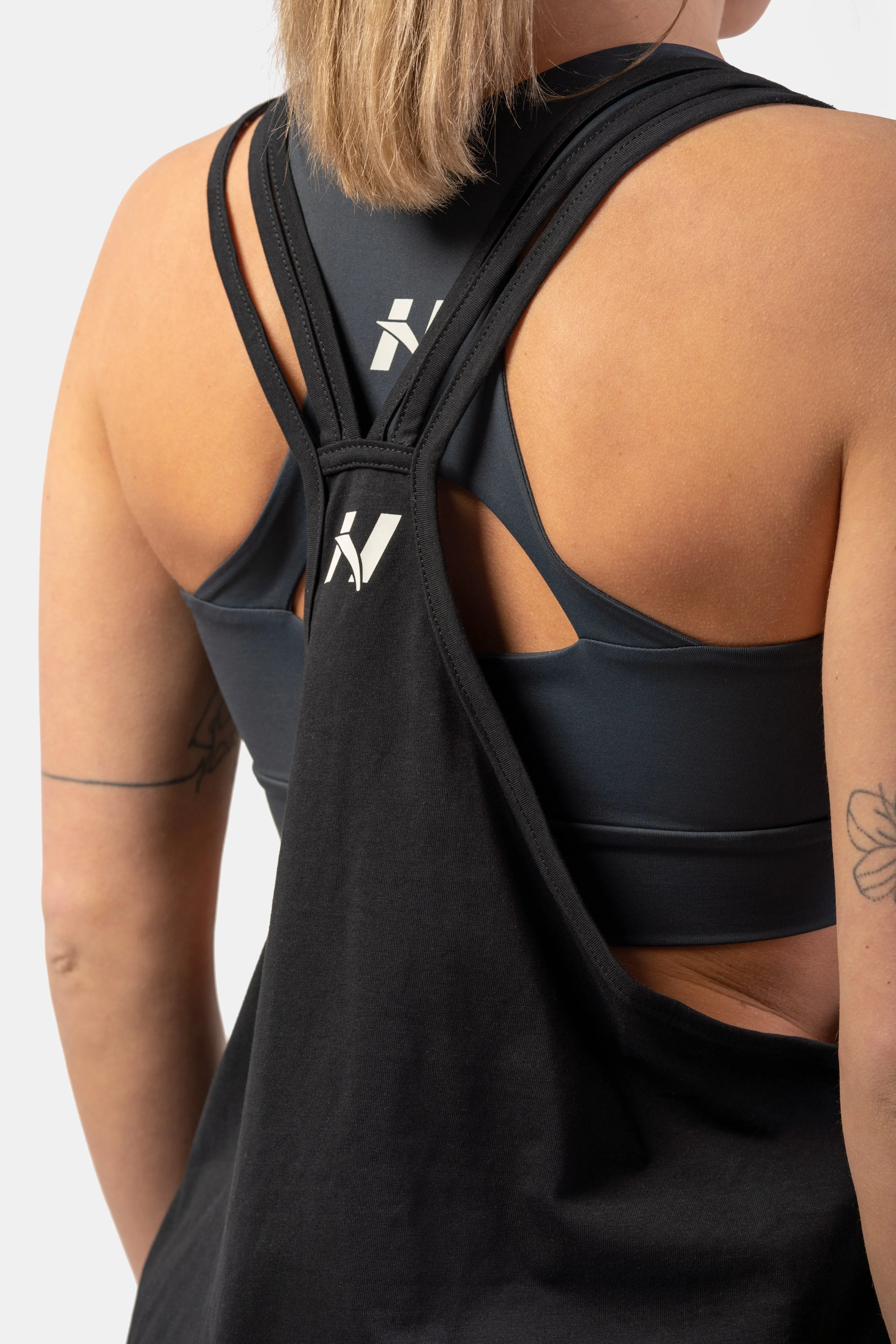 NEBBIA Sleeveless Loose Cross Back Tank Top/linne "Feeling Good", black