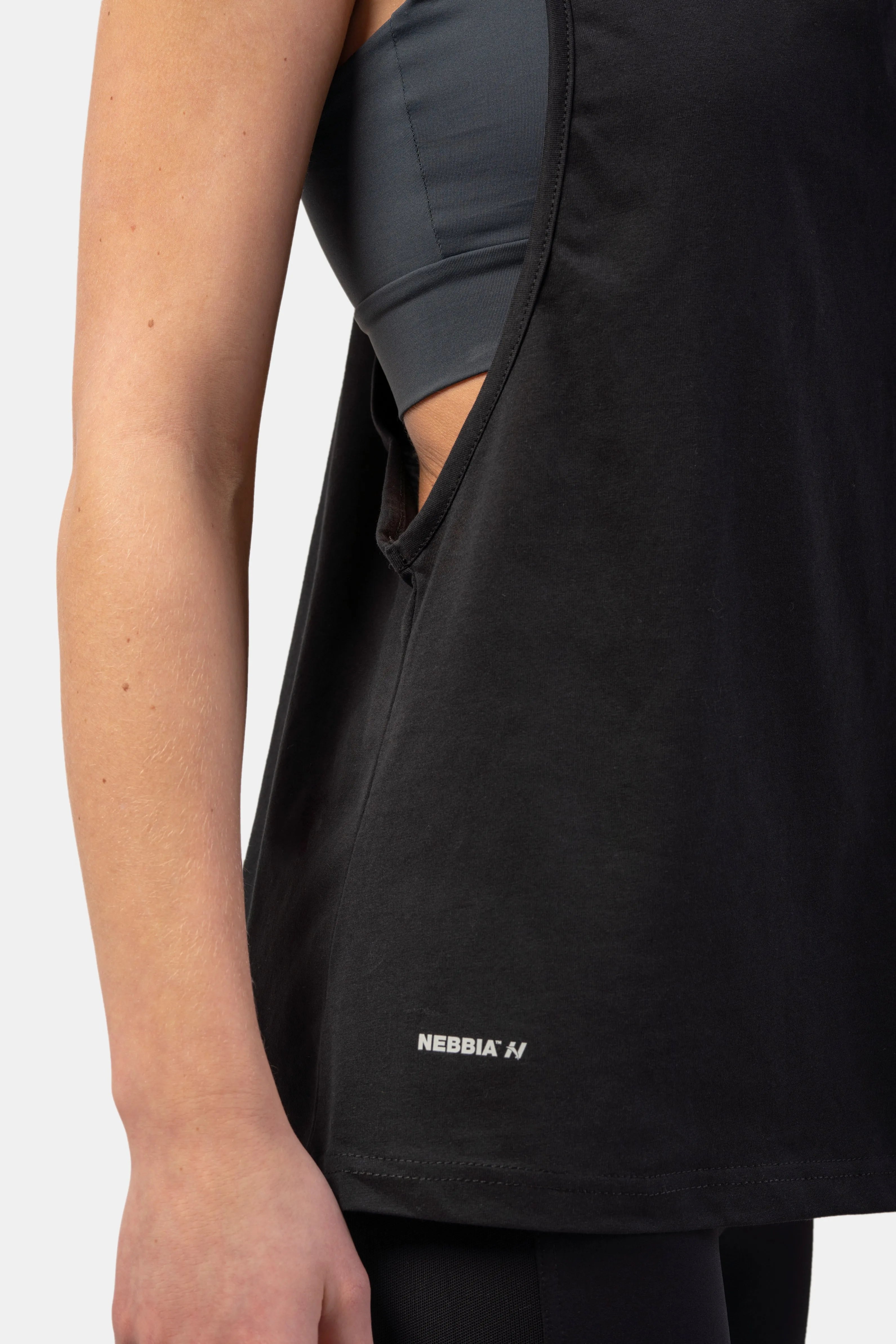 NEBBIA Sleeveless Loose Cross Back Tank Top/linne "Feeling Good", black