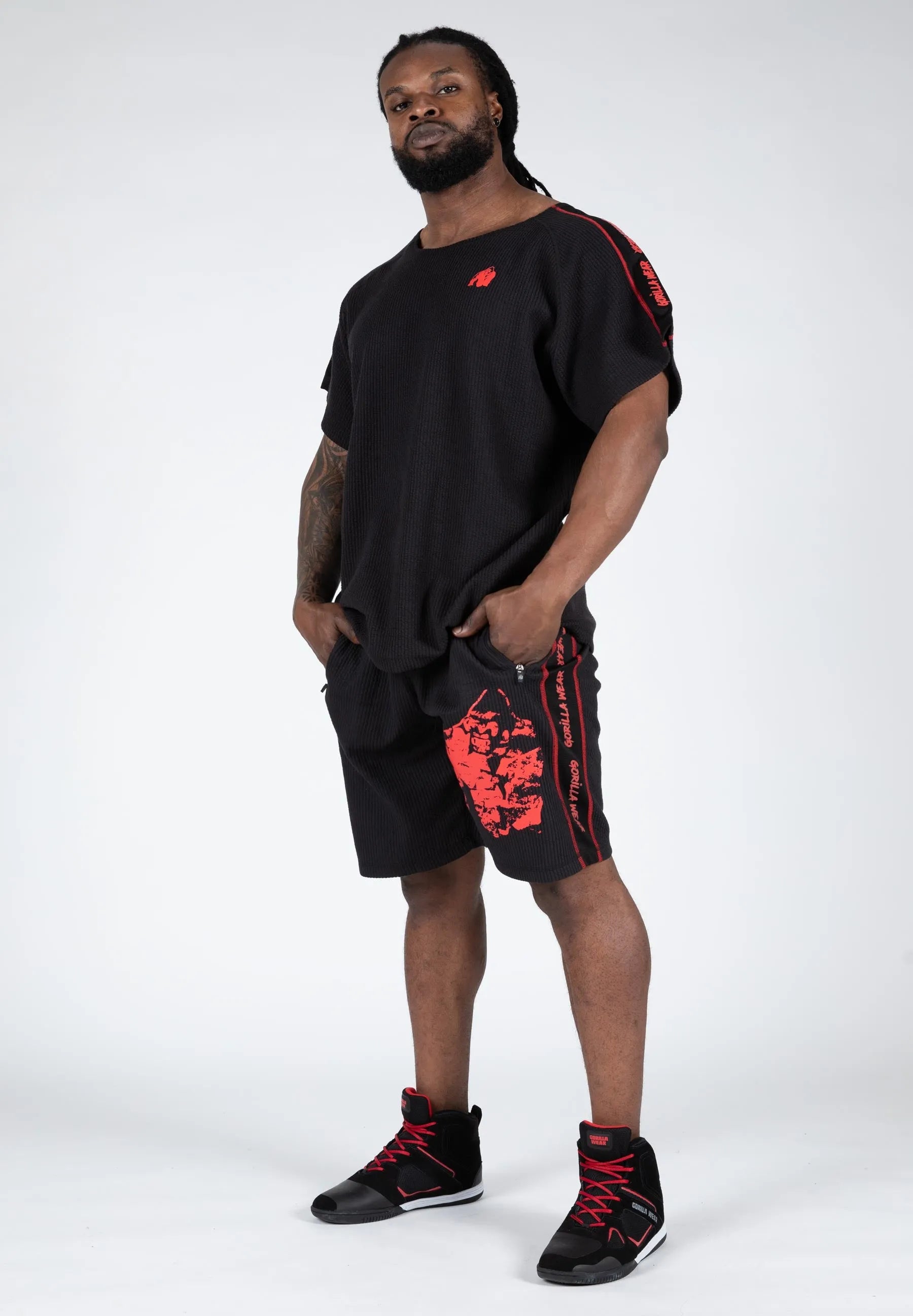 Gorilla Wear Buffalo Old School Workout Shorts/träningsshorts, black/red