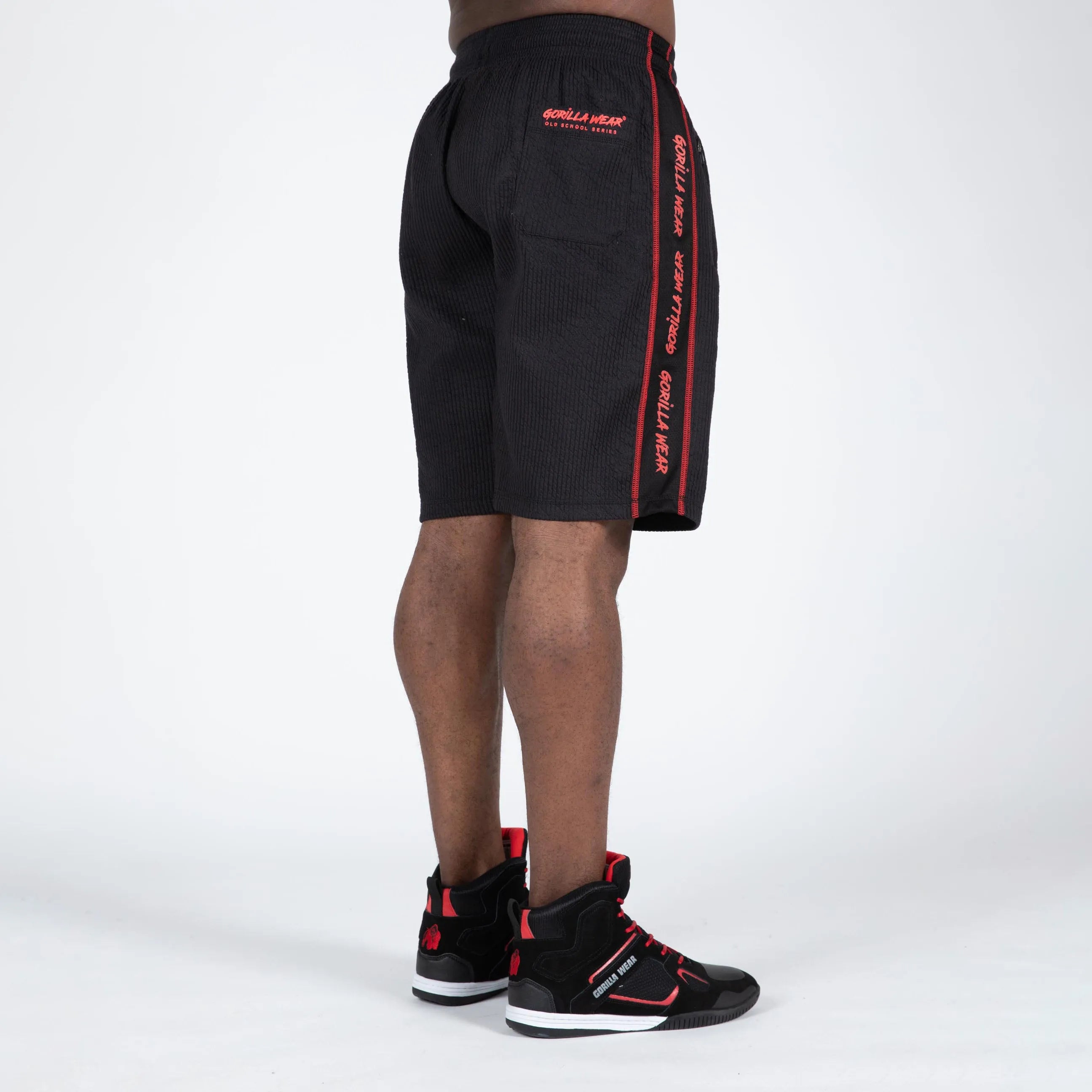 Gorilla Wear Buffalo Old School Workout Shorts/träningsshorts, black/red