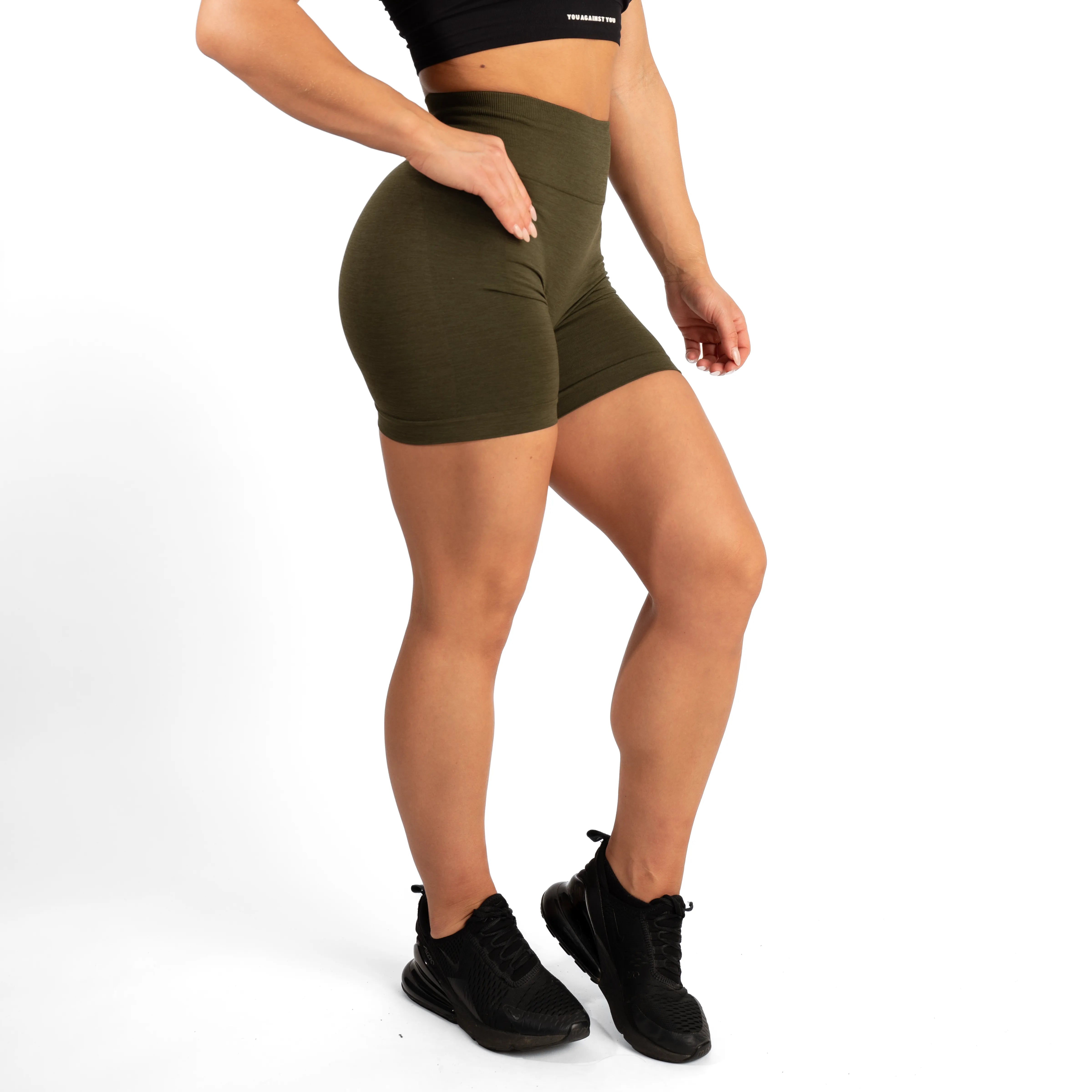 You Against You Elevate scrunch shorts/Träningsshorts - Army green